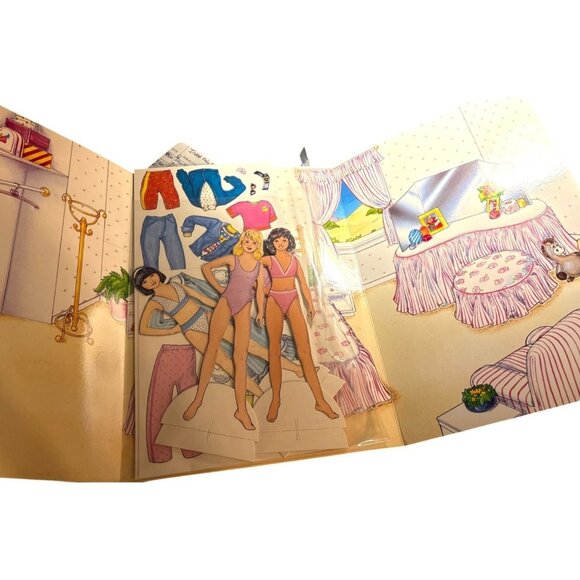Pajama Party Paper Doll Book With Outfits & Scenes Birthday Uncut 5+ 1991 - Picture 7 of 8